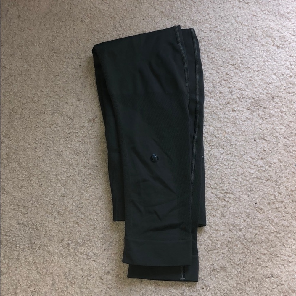 Brand new lululemon crop 21” leggings.
